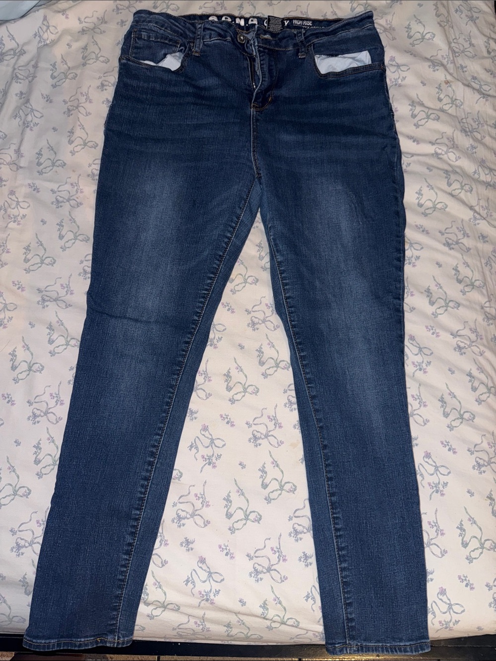 Women’s High-Rise Skinny Jeans in Dark Blue